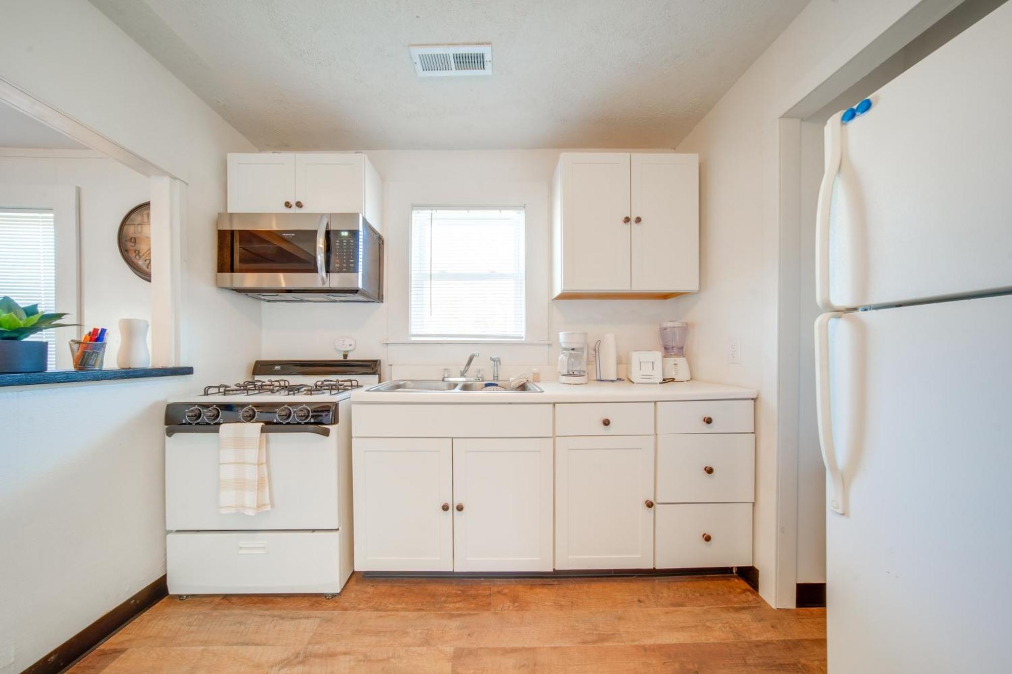 Charming Cottage With Yard Less Than 1 Mi To Lake Erie! Geneva エクステリア 写真