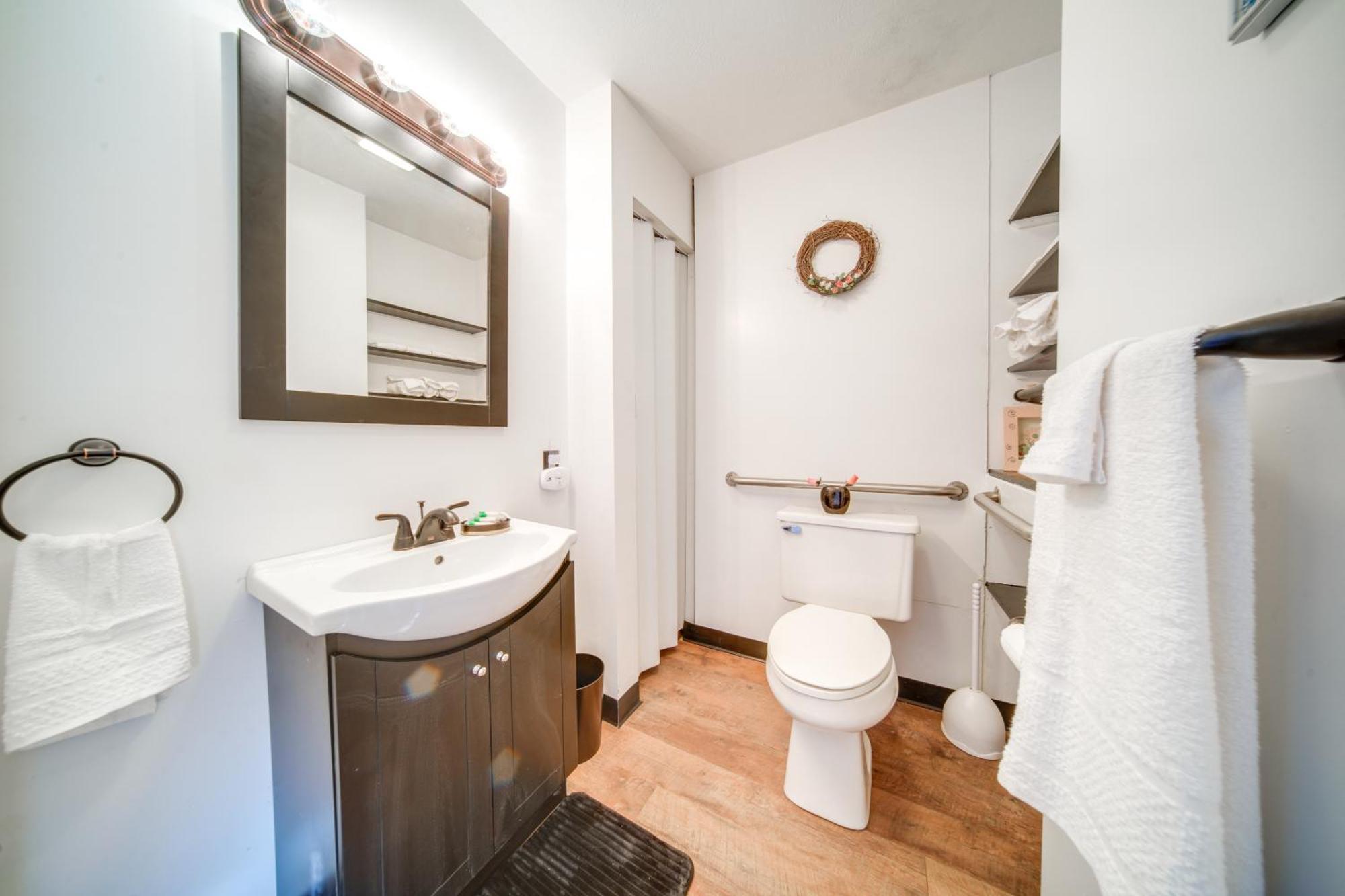 Charming Cottage With Yard Less Than 1 Mi To Lake Erie! Geneva エクステリア 写真